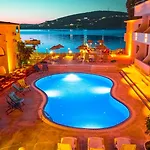 Oscar Seaside & By Club Aquarium Hotel