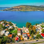 Oscar Seaside & By Club Aquarium Hotel 4*