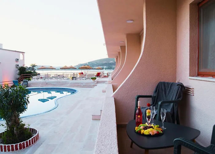 Oscar Seaside & By Club Aquarium Hotel