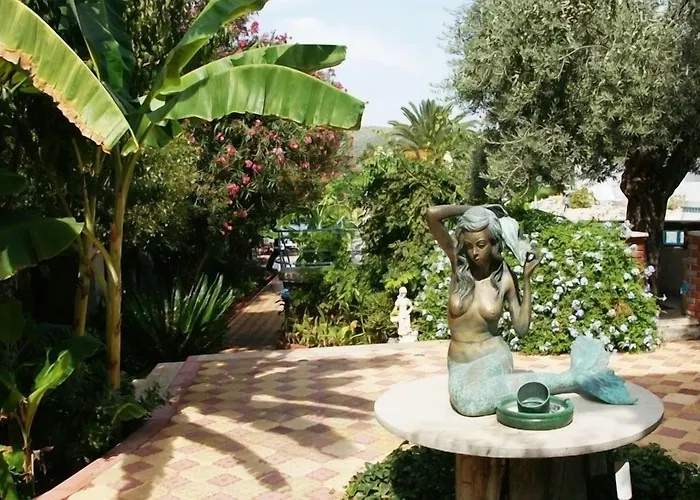 Oscar Seaside & By Club Aquarium Hotel