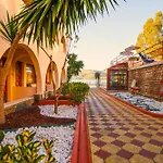 Oscar Seaside & By Club Aquarium Hotel