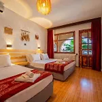 Oscar Seaside & By Club Aquarium Hotel