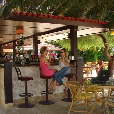 Oscar Seaside & By Club Aquarium Hotel